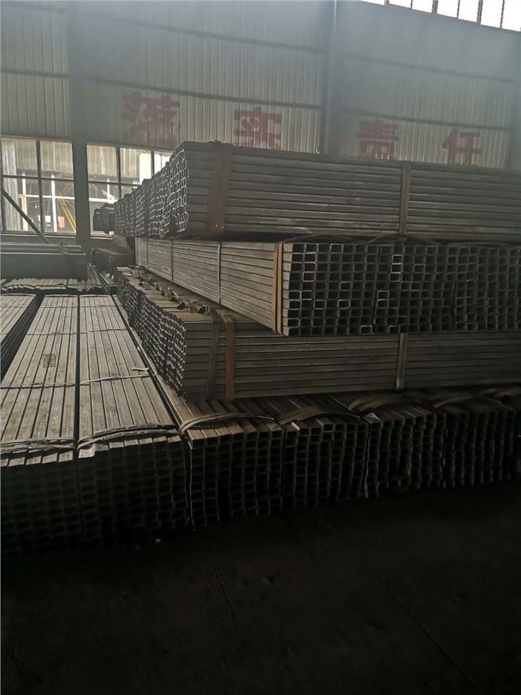 China Factory Steel Hollow Pipe Section Price